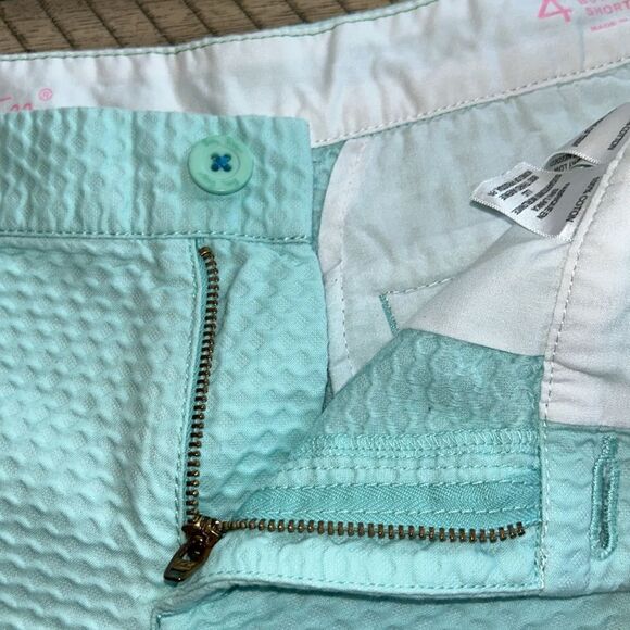 Lilly Pulitzer scallop trim Butter🧈cup Shorts 🩳 4 pockets 4 gear ⚙️ 💄 💳🪪💵 - Picture 11 of 17